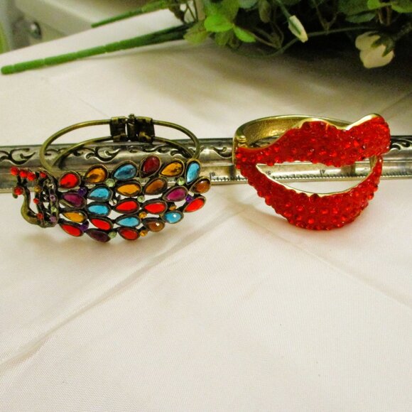 VINTAGE Rhinestone Cuff Bracelet Lot: Lucite, Peacock, Lips - STATEMENT Jewelry - Picture 9 of 14